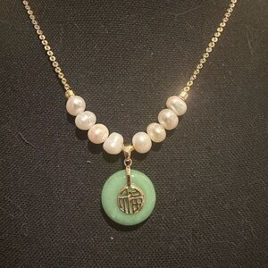 Elegant Green and Gold Pendant Necklace